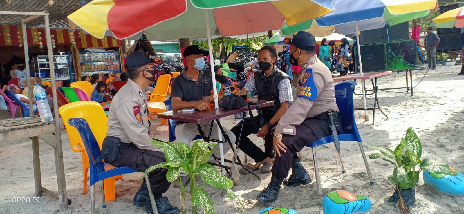 Personil Polairud Polda Sumut Pantau Penerapan Prokes di Pantai Putra Deli