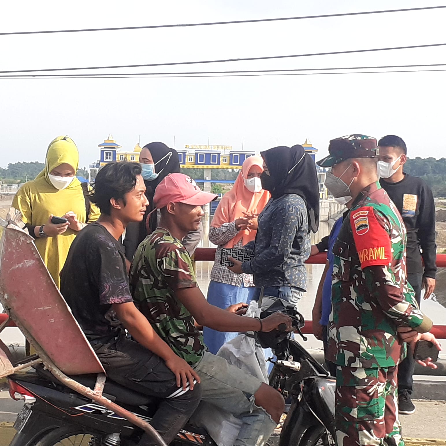Tiga pilar kecamatan Beringin operasi yustisi di atas jembatan Serdang