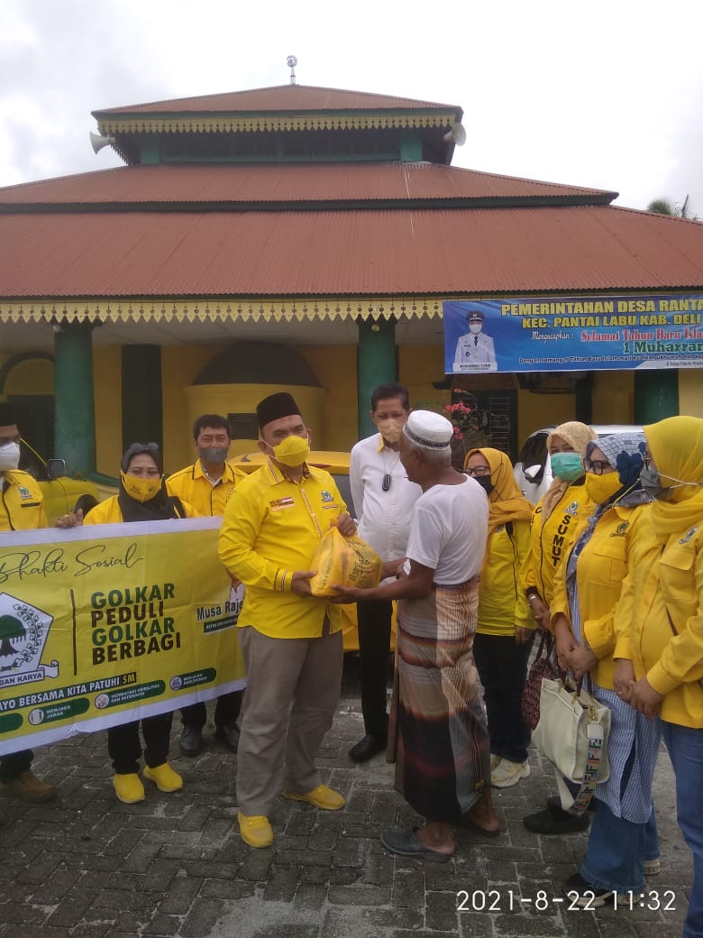DPD Golkar Sumut Berbagi di Pantai labu