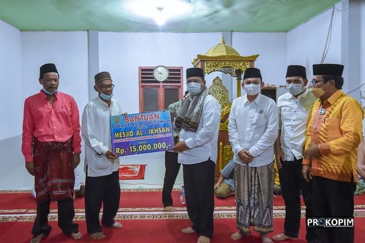 Irsan Efendi Nasution pimpin tim Safari Muharram 1443 H sambangi Masjid Al IkhlasÂ  Sumbang  Rp 15 Juta