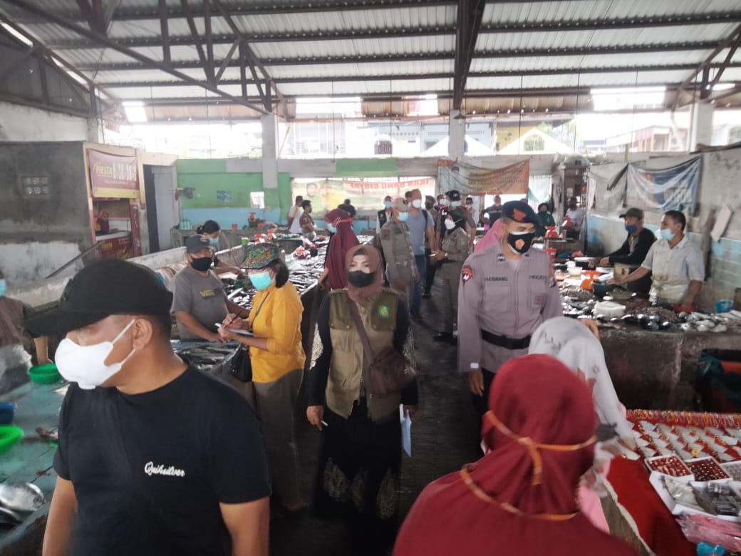 Petugas Gabungan PPKM Level 4 Polsek Medan Timur Lakukan 3 Langkah Cegah Covid-19