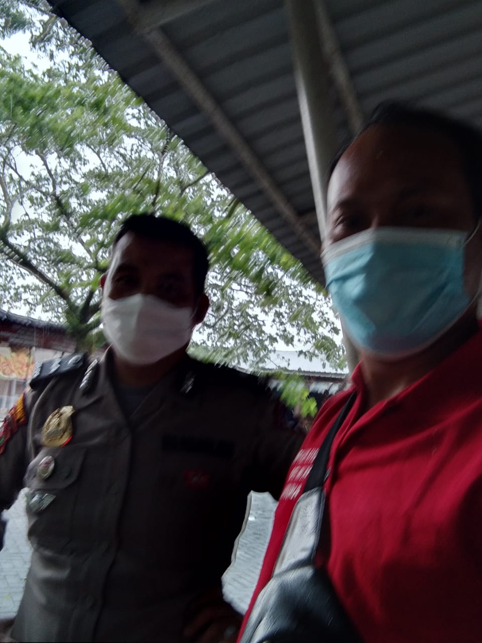 Petugas Samsat Payungi Pengurus SIM Ketum PC IKA PMII Medan Berikan Apresiasi