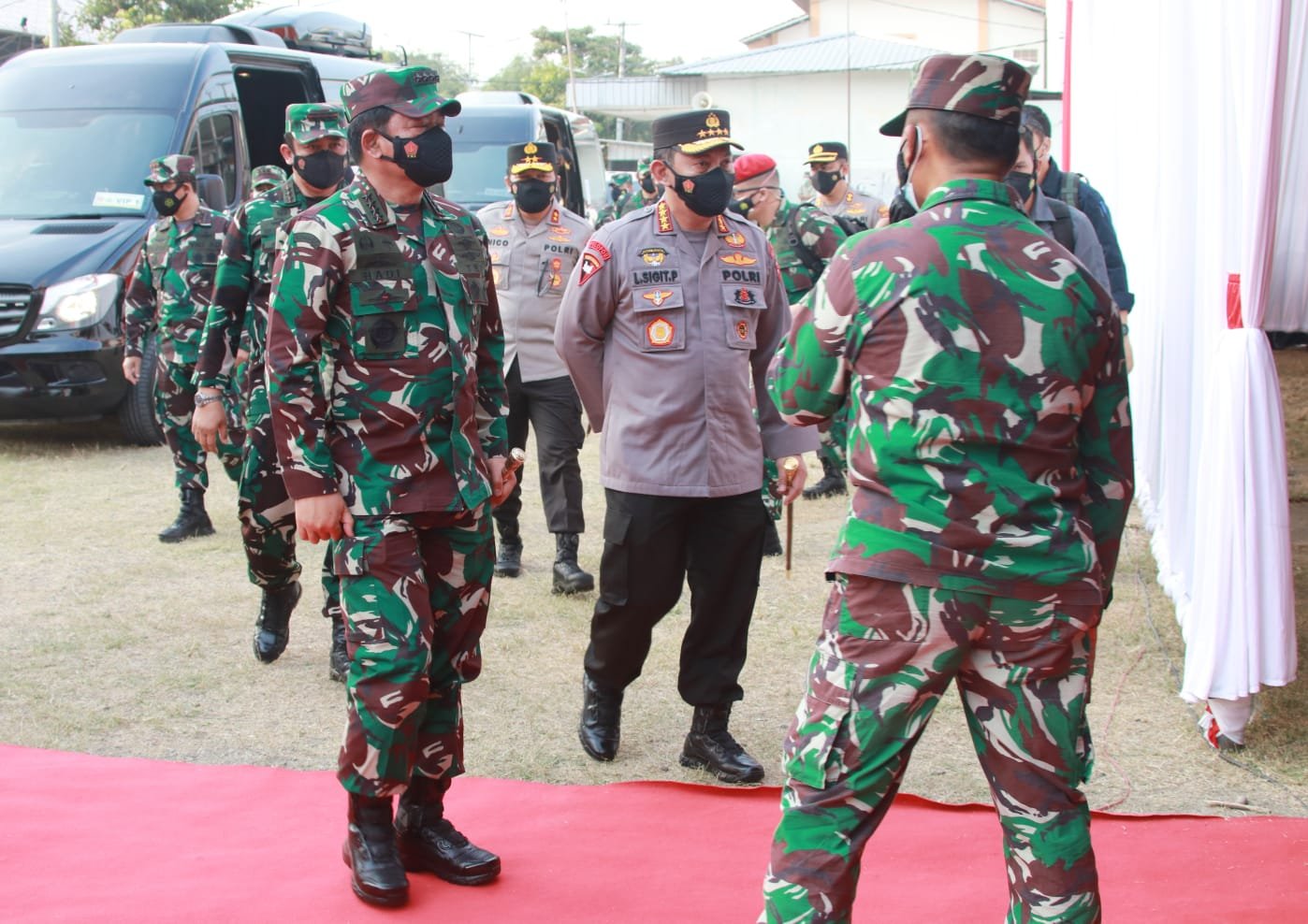 Forkompimda Jatim Dampingi Panglima TNI dan Kapolri Kunjungi Vaksinasi Pesantren Tebu Ireng Jombang