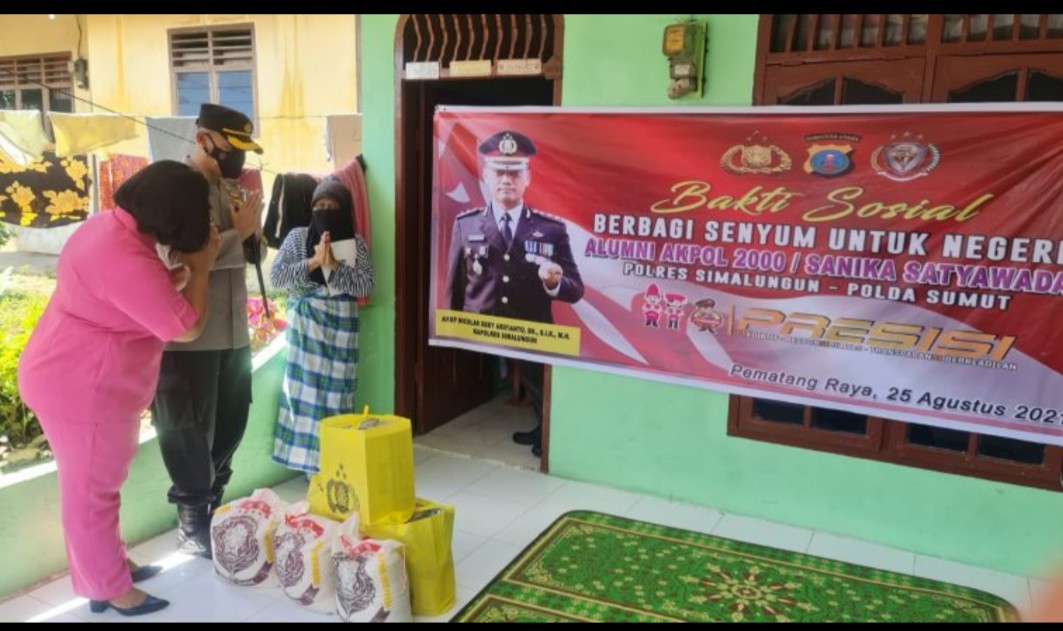 Kapolres Simalungun Salurkan Baksos Alumni Akpol 2000 Berbagi Senyum Untuk Negeri Kepada Warga Terdampak Covid 19