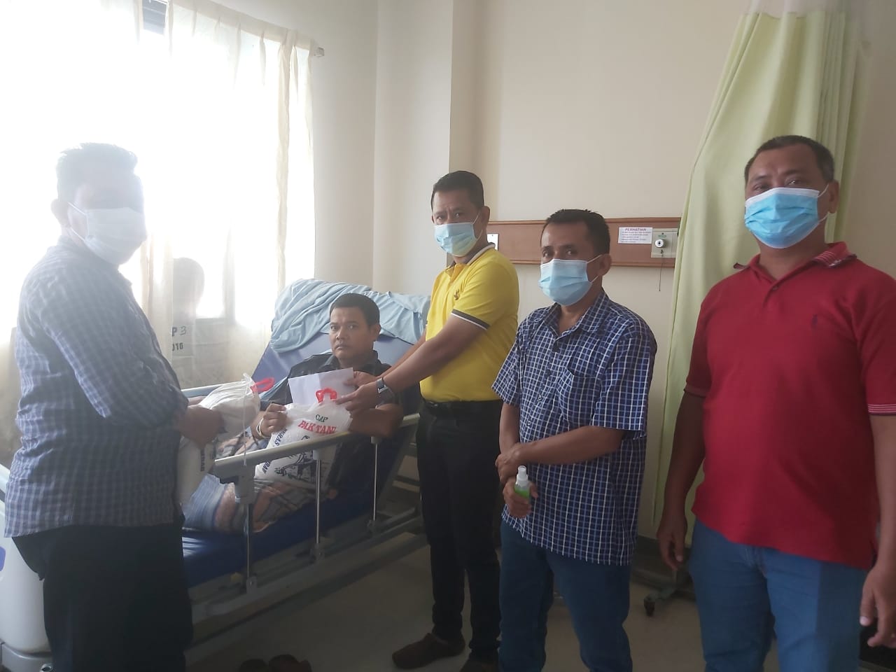 Menebar Kebaikan di Jumat Barokah, Ketua Pewarta Kembali Santuni Wartawan Sakit