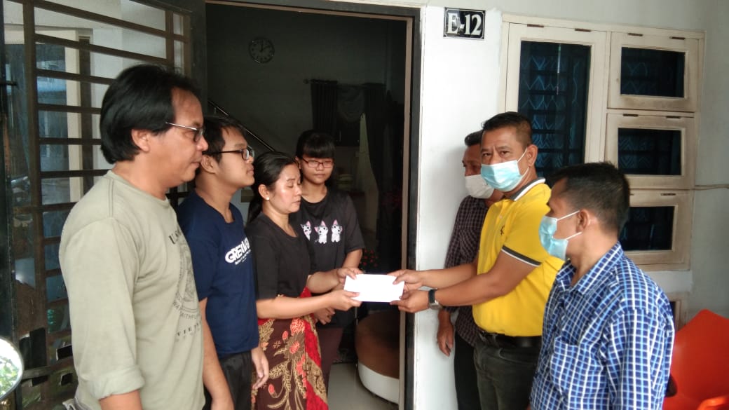 PWI Sumut Melalui Pewarta Serahkan Santunan kepada Keluarga Almarhum Henri Sianturi