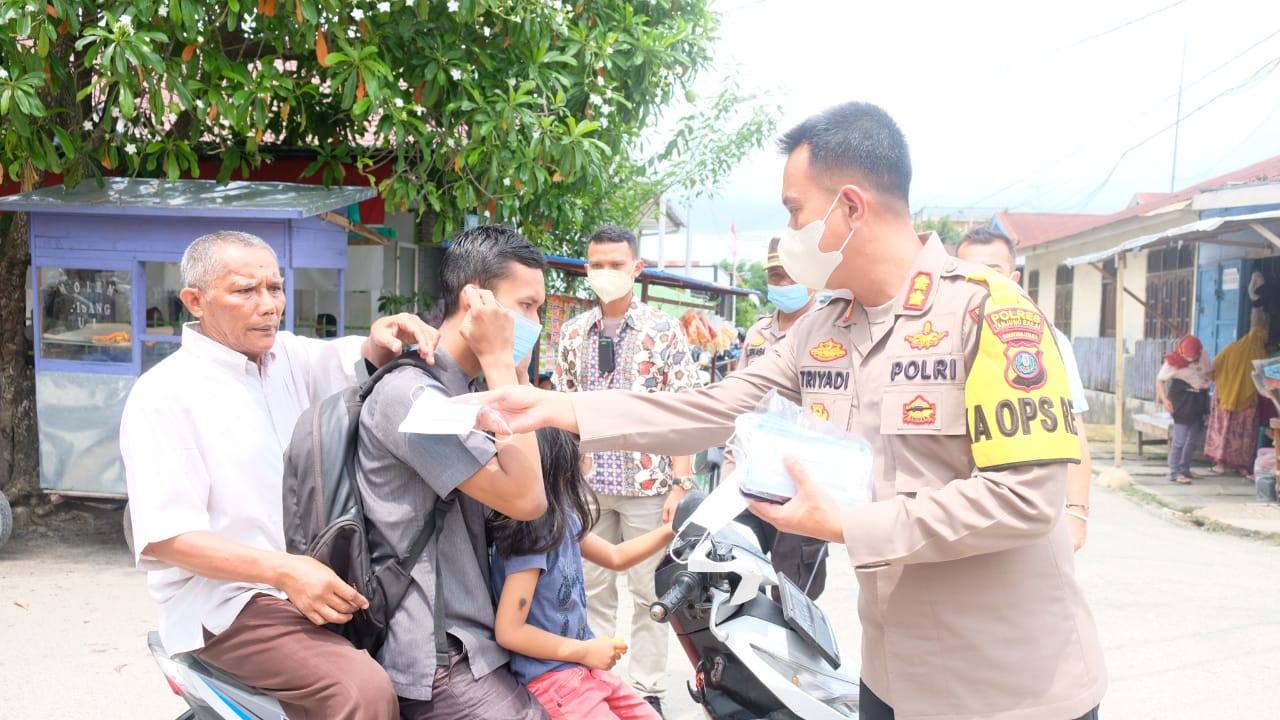 Mencegah Penyebaran Covid-19, Kapolres Tanjung Balai Bagikan 500 Masker Secara Gratis
