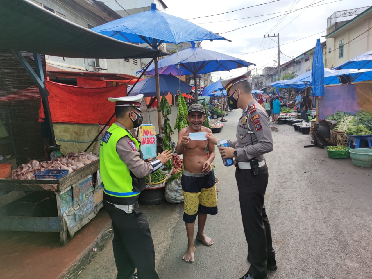 Bagikan Masker Secara Gratis Rutin Dilakukan Sat Lantas Polres Tanjung Balai