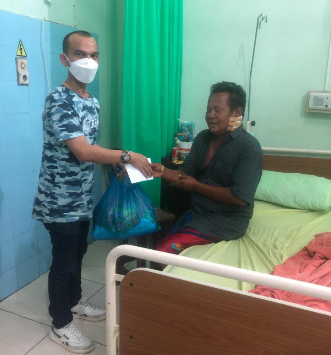 FWP Serahkan Tali Asih Kabareskrim Pada Jukir Korban DitembakÂ 