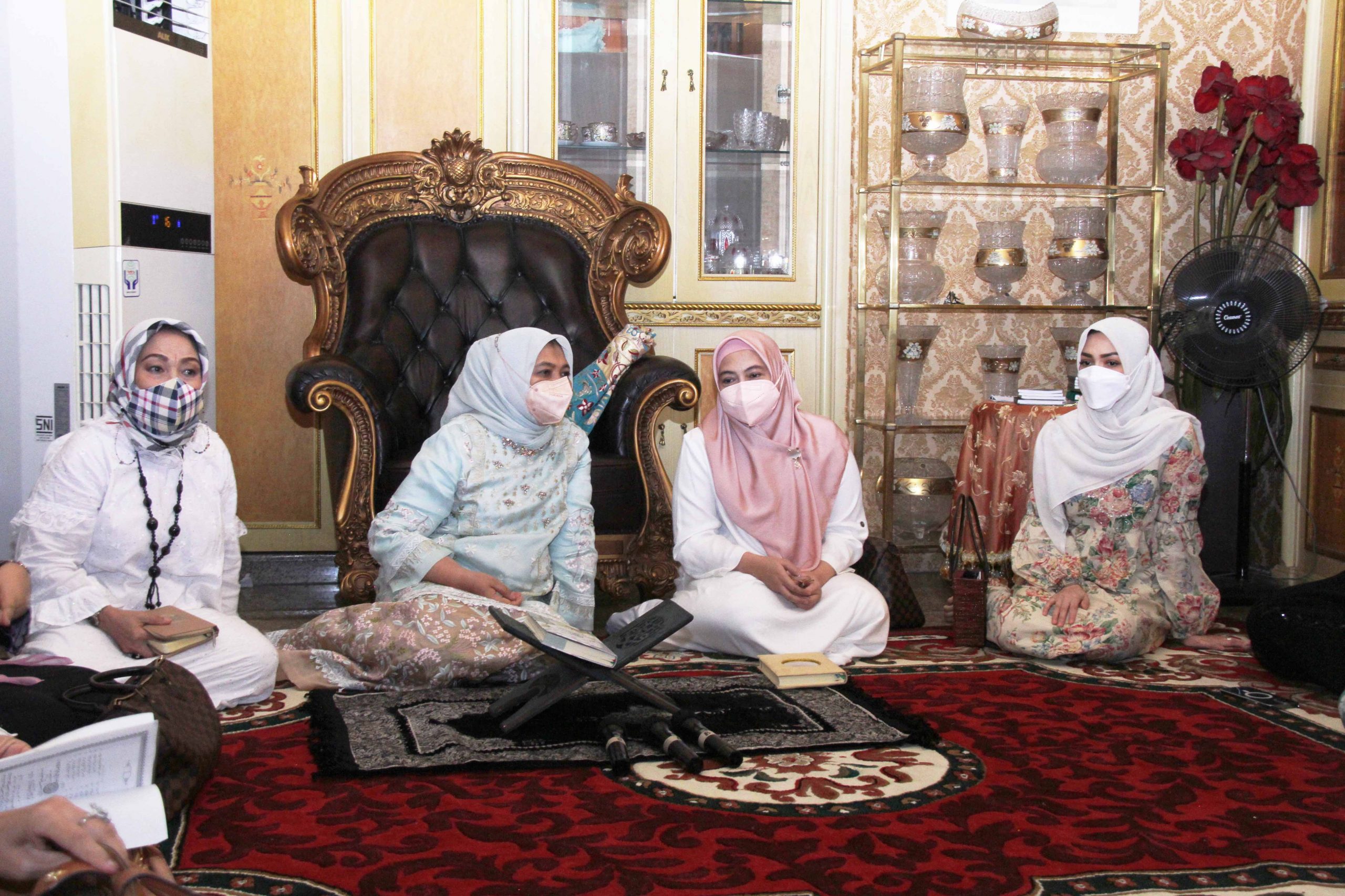 Nawal Lubis Hadiri Takziah dan Khataman  Alquran Alm Selvi Yusrach Lubis