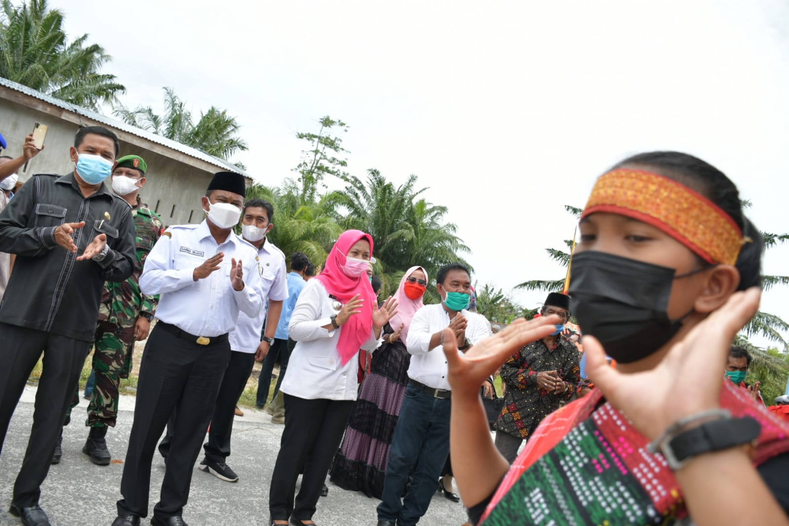 Jalan Rusak Bertahun Dibangun, Warga Desa Tebing Tinggi Bersyukur