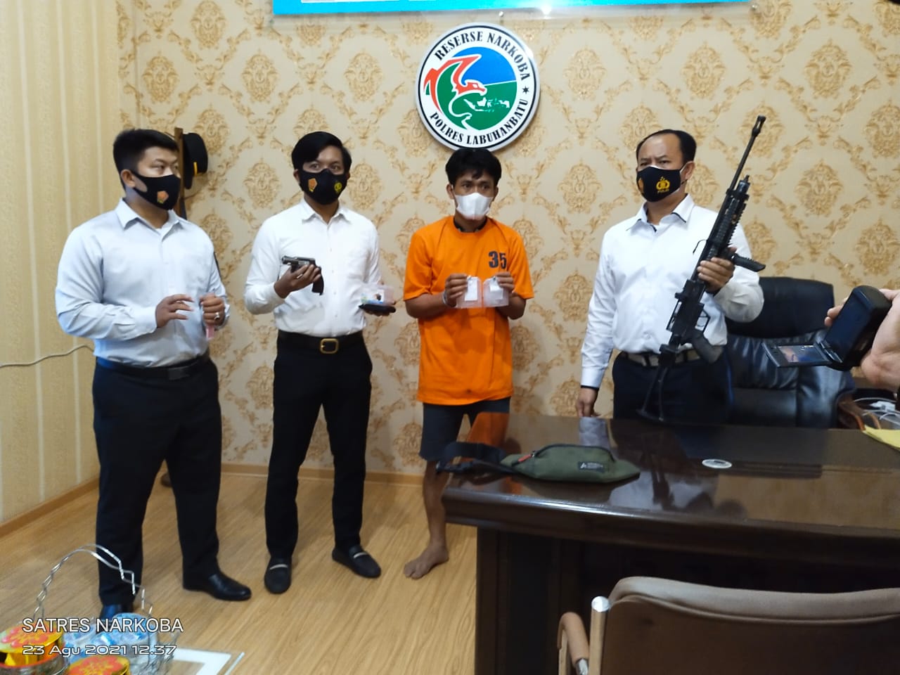 Polres Labuhan Batu Tangkap Pengedar Narkoba Jenis Shabu, 2 Pucuk Senpi Rakitan Turut Diamankan