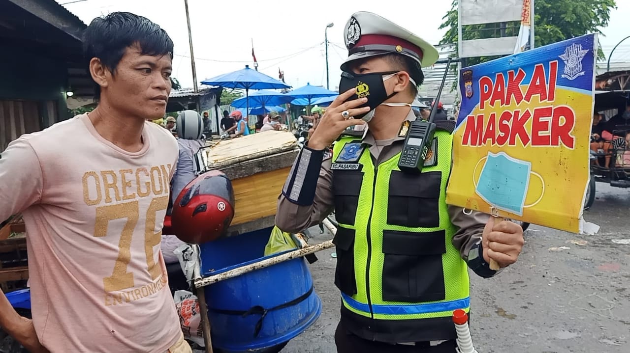Imbauan Pencegahan Covid-19 Sat Lantas Polres Tanjung Balai Gunakan Pamflet