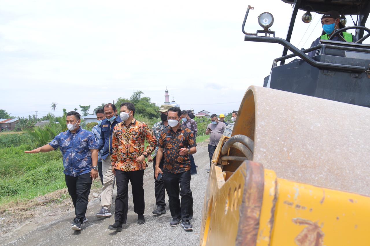 Dalam Sehari, Wabup Sergai H Adlin Tambunan Tinjau Pembangunan Jalan di 4 Titik