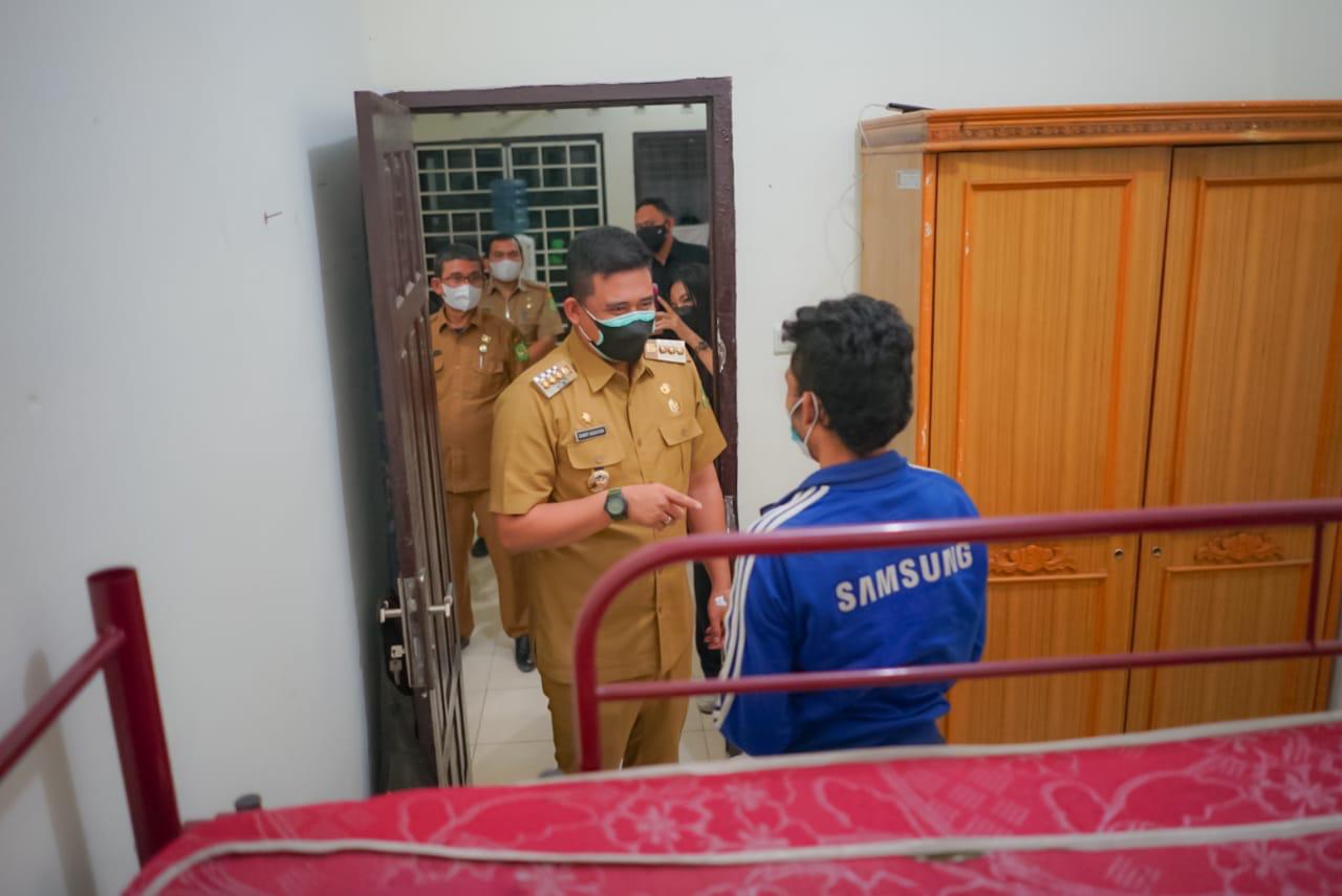 Temui Warga Biruen yang Sempat Tinggal di Kolong Jembatan Sungai Deli, Bobby Nasution Janji Fasilitasi Kepulangan