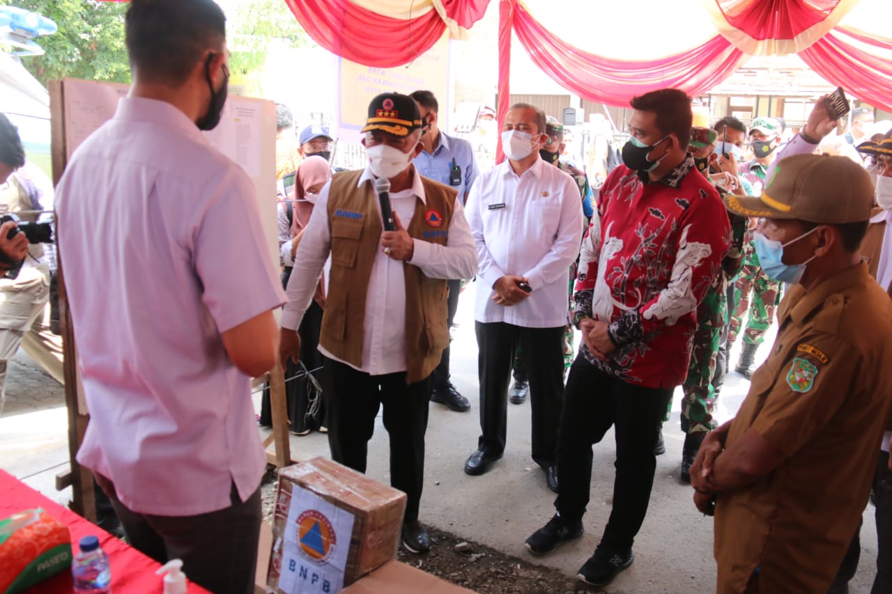 Bobby Nasution Bersama Kepala BNPB Tinjau Isolasi Lingkungan di Helvetia Timur