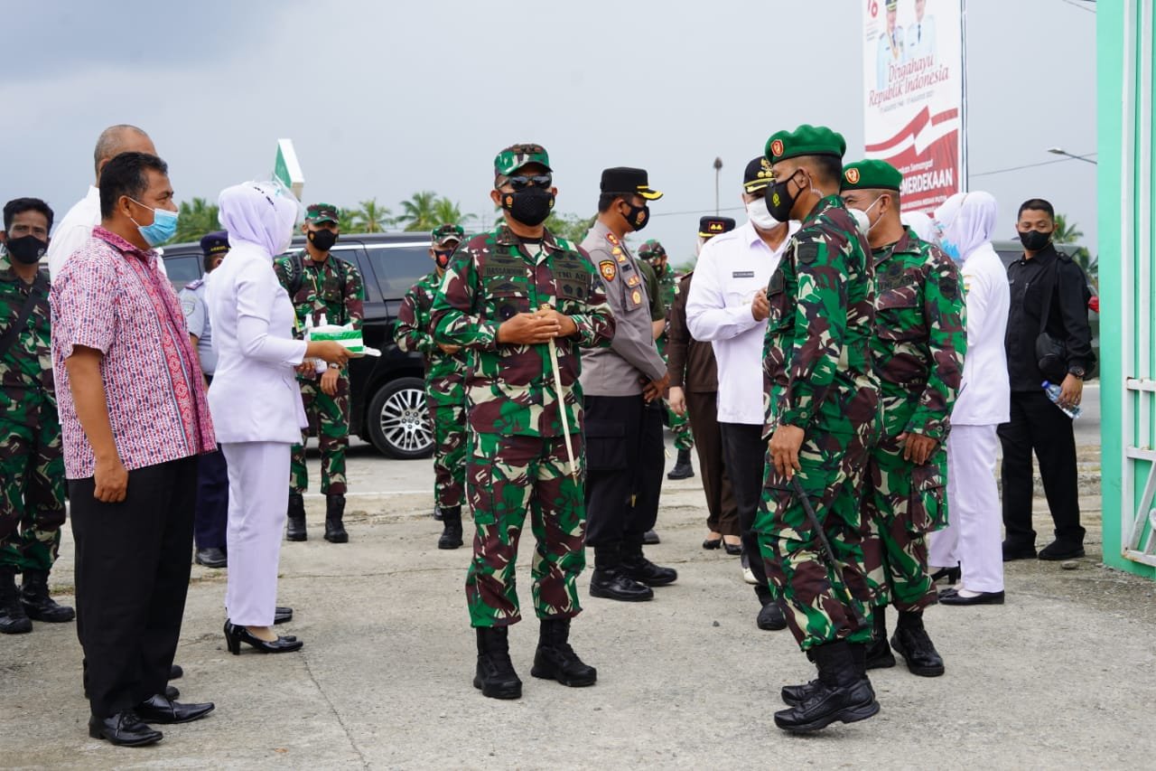 Pangdam I/BB Tinjau Pelaksanaan Serbuan Vaksinasi TNI Di Solok