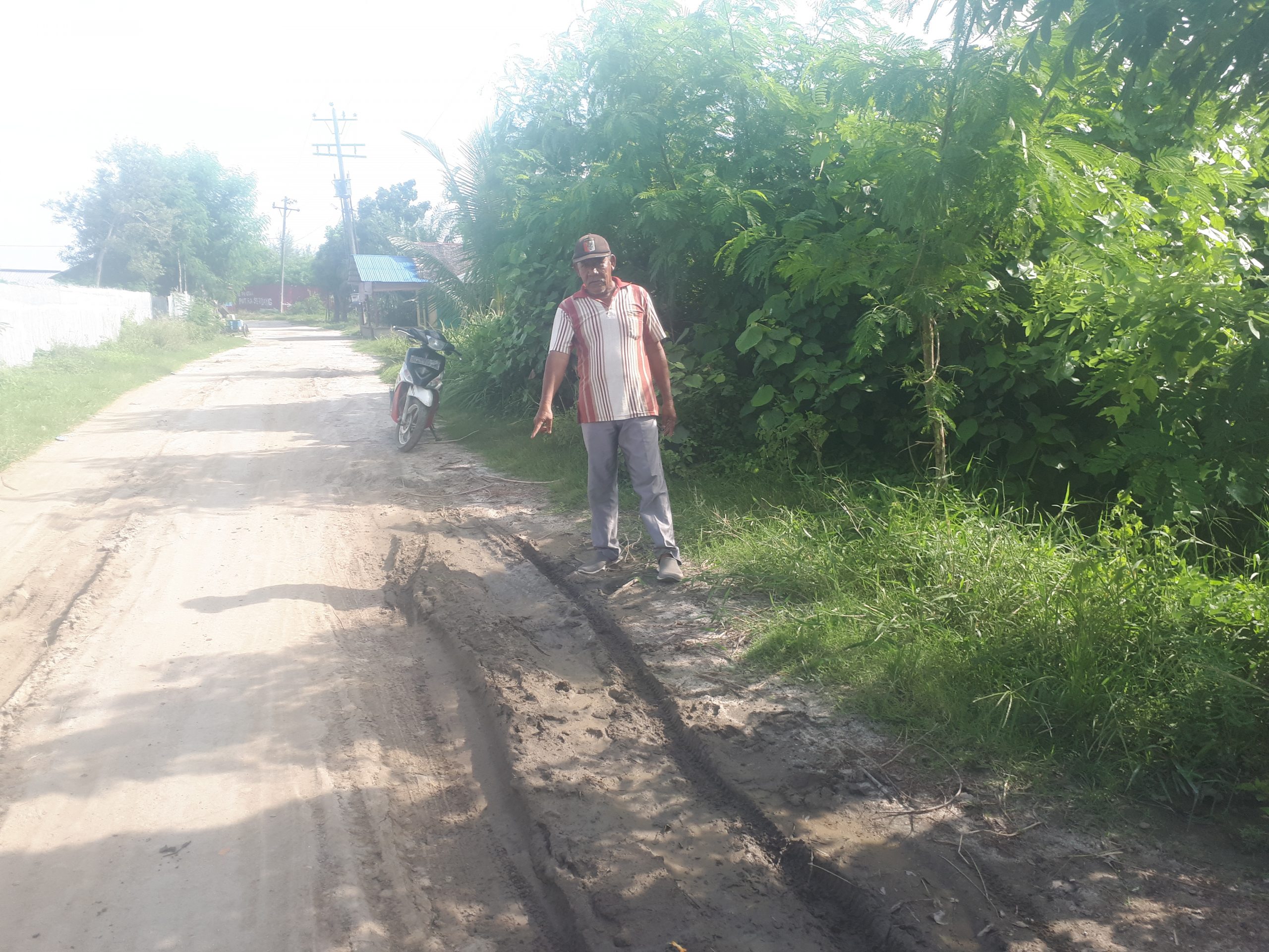 Jalan Menuju wisata Pantai Putra Deli Rusak Parah Berdebu, Perlu Perhatian Pemkab Deliserdang