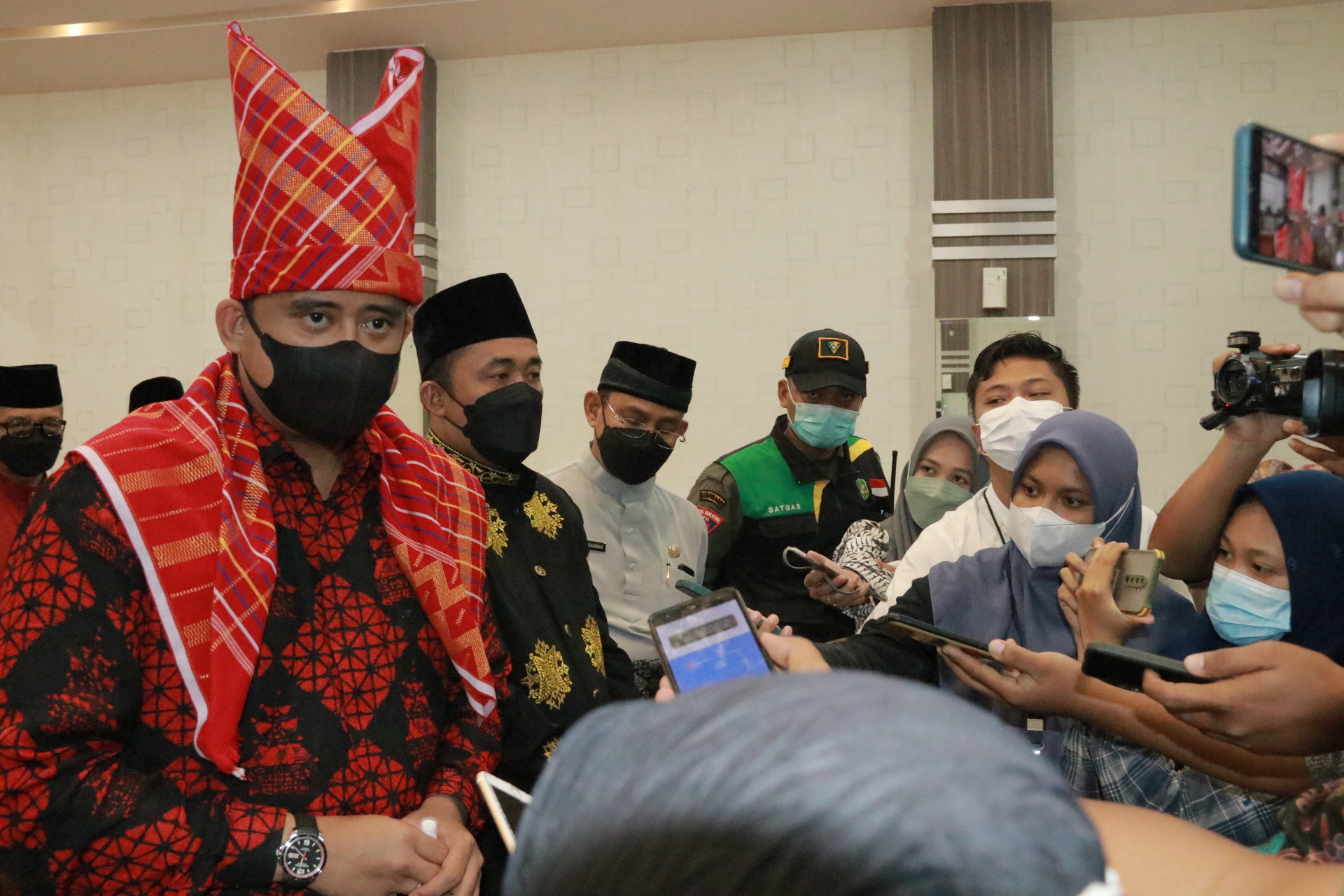 Jokowi Sebut APBD Medan Ngendap 1,8 Triliun di Bank, Bobby: Segera Dimaksimalkan Menggerakkan Ekonomi Daerah