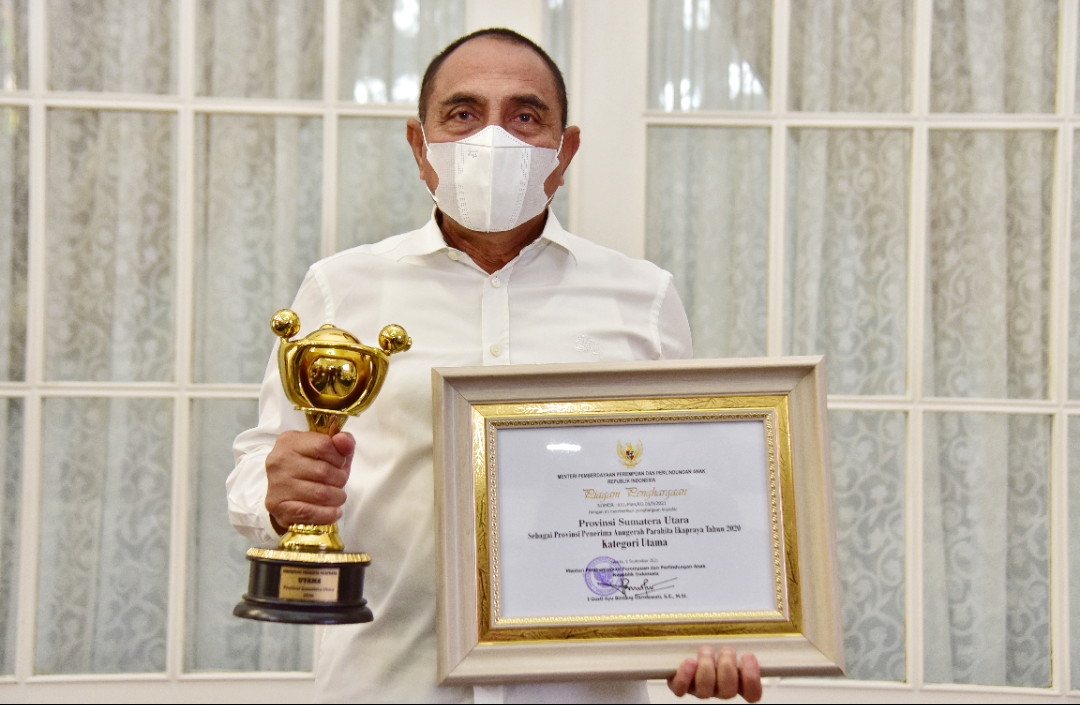 Gubernur Edy Rahmayadi Terima  Anugerah Parahita Ekapraya 2020