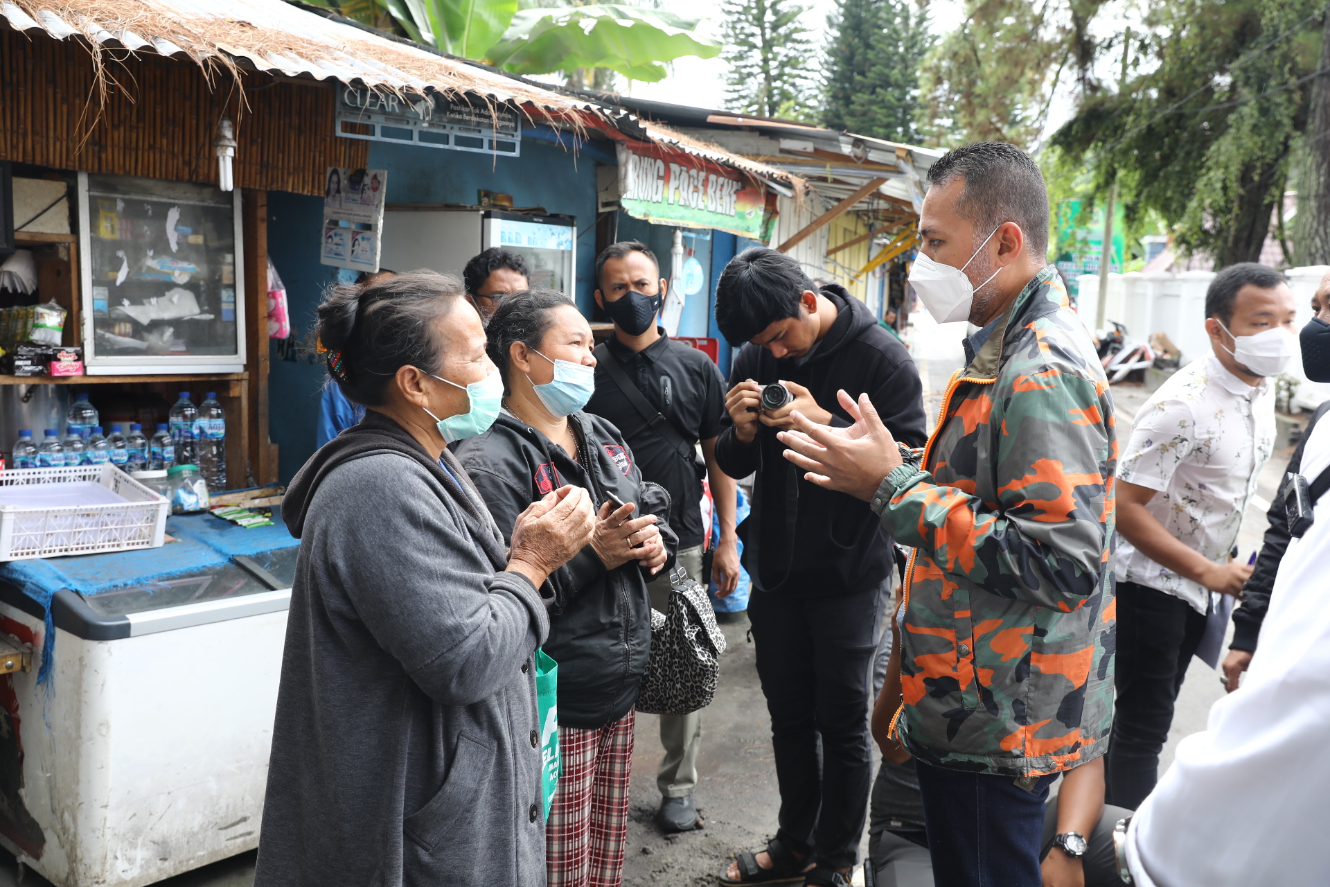 Pedagang Kios Kaki Lima Parapat  Mengadu ke Wagub Musa Rajekshah, Ini Kata Ijeck