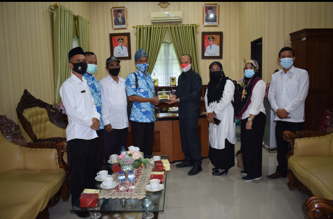 Donny Setha Terima Audiensi Ikatan Guru, Ini Saran Wakil Ketua DPRD Langkat