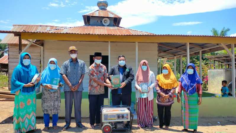 DD Waspada Distribusikan Genset Bagi Masjid. Listrik Belum Jamah Dusun Sidodadi