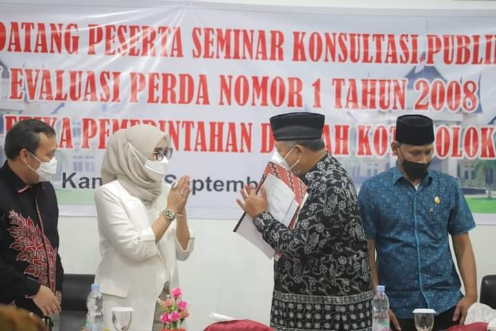 Seminar Konsultasi Publik Kajian Evaluasi Terhadap Pelaksanaan Perda Nomor 1 Tahun 2008 Tentang Etika Pemda Kota Solok