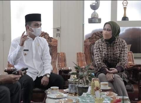 Sharing informasi Bupati Riau Kab. Indragiri Hulu Rezita Melyani Yopi, S.E berkunjung ke Kota Solok
