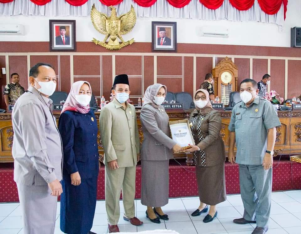 Wakil Bupati Labuhanbatu Sampaikan Nota Keuangan Rancangan Perubahan APBD Pada Sidang Paripurna DPRD