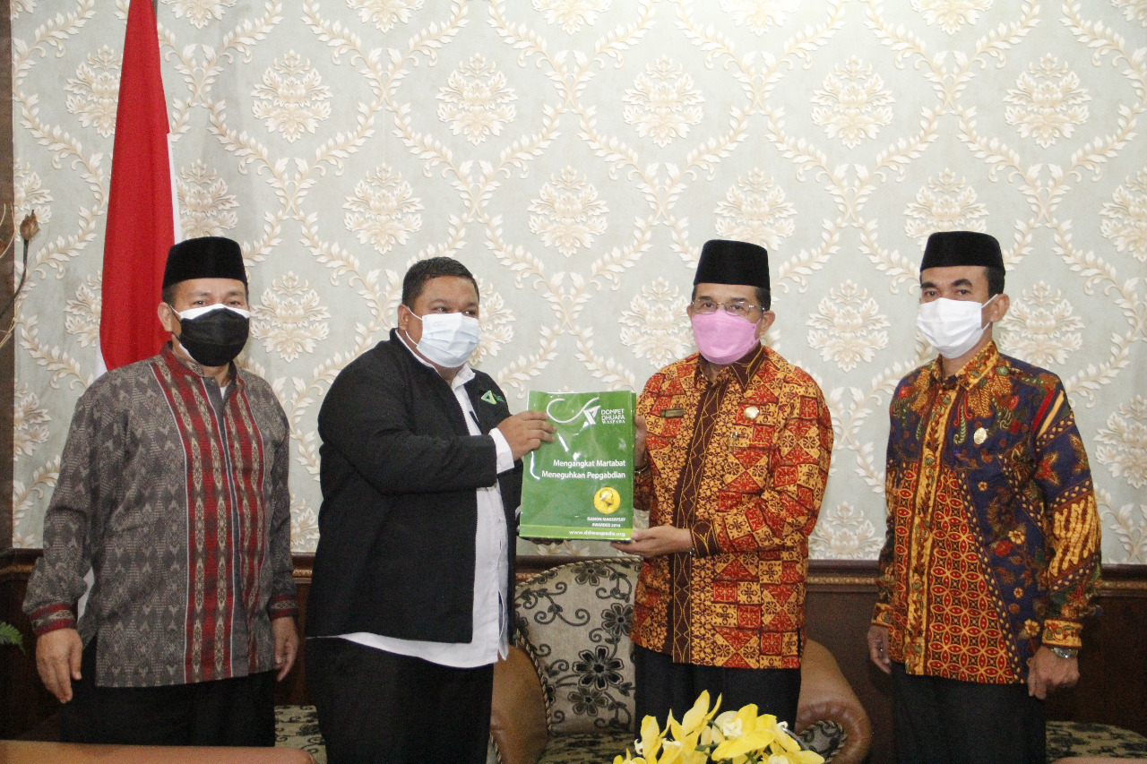 Junjung Transparansi, DD Waspada Serahkan Laporan ke Kanwil Kemenag Sumut