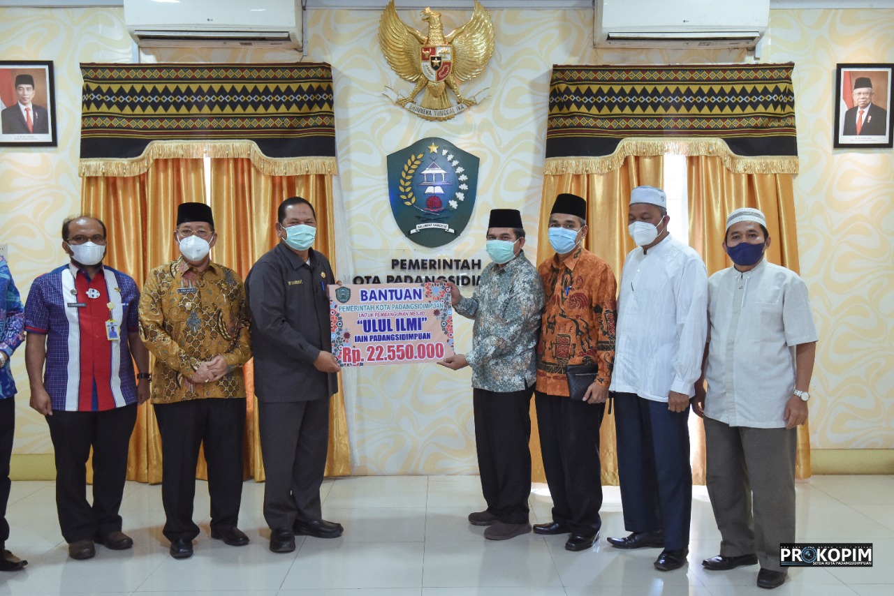 Walikota Irsan Efendi NasutionÂ  Serahkan donasi untuk Pembangunan Masjid di IAIN PSP
