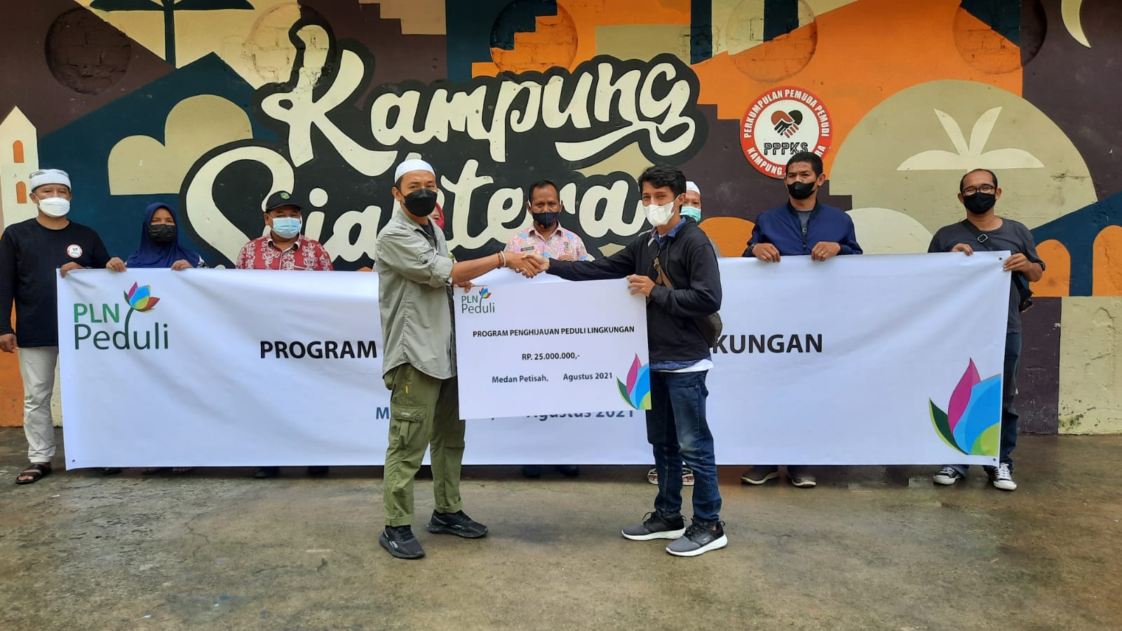 Peduli Lingkungan, PLN UIP Sumbagut Serahkan CSR ke Kampung Sejahtera