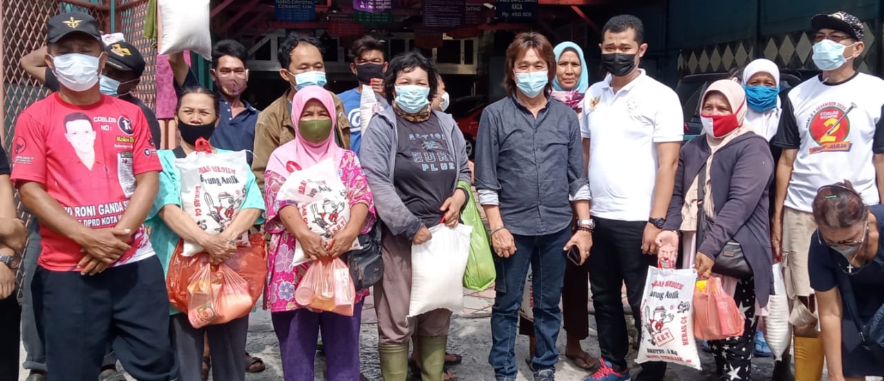 P4B Unit Pasar Sukaramai Bagi 75 Paket Sembako ke Pedagang