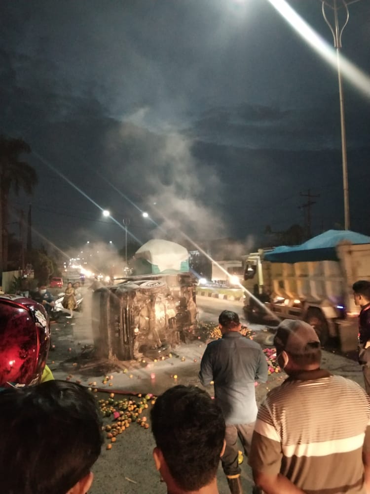 Heboh, Supir Pick Up Terpanggang di Dalam Mobil