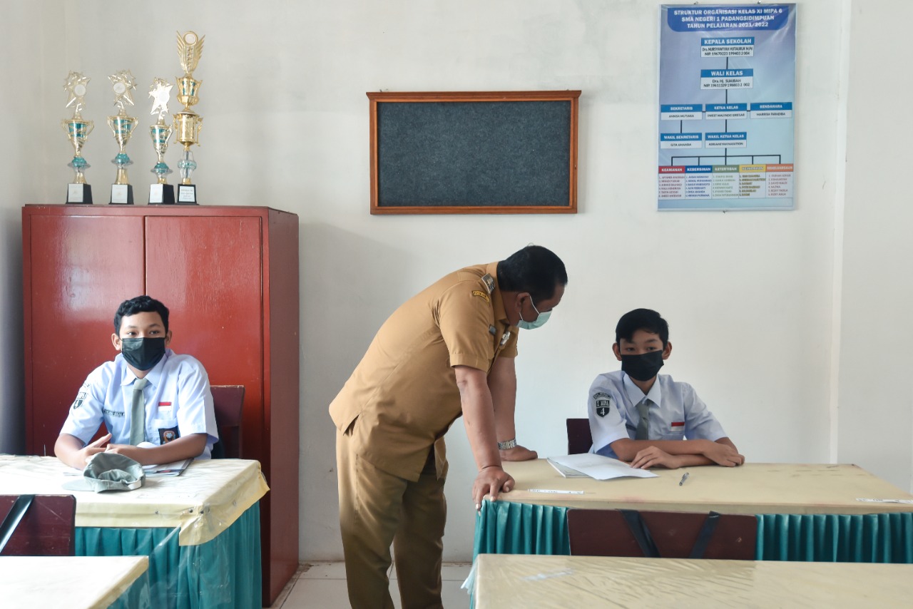 Walikota Irsan Efendi Nasution SH Kunjungi SMK Negeri 1, Tetap Ikuti Prokes