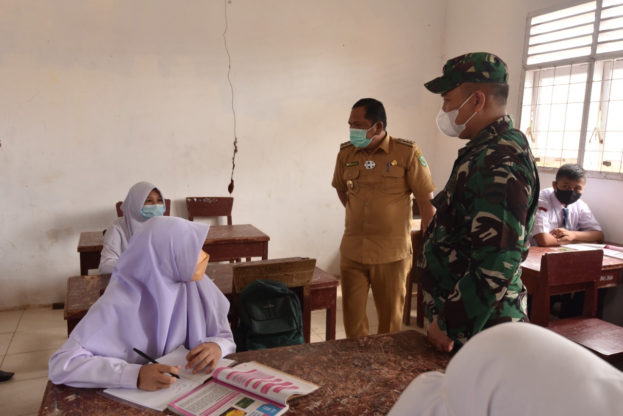 Dandim 0212/Tapsel Bersama Walikota Dan Kapolres Padangsidimpuan Pantau Awal Pembelajaran Tatap Muka