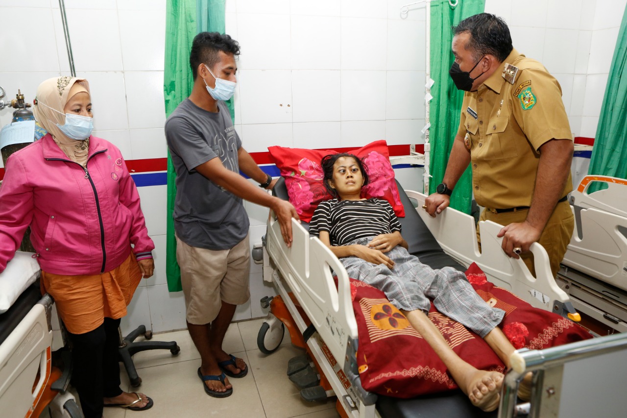Wakil Wali Kota Jenguk Warga Sakit dan Antar Langsung ke RS. Pirngadi Medan