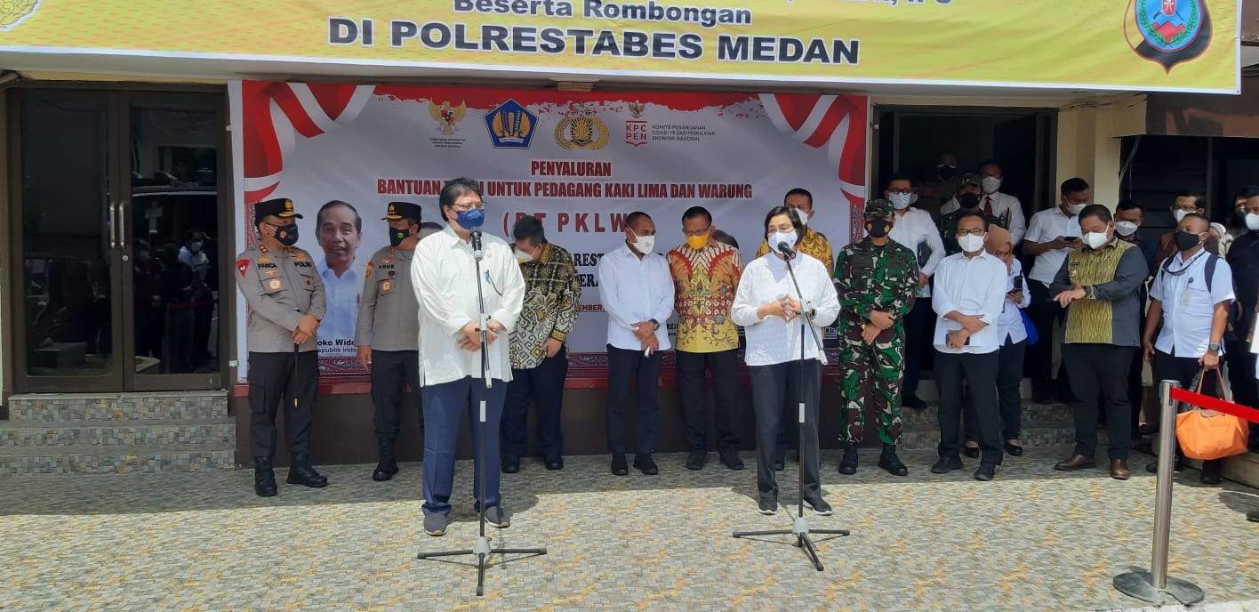 Menko Perekonomian RI Salurkan Bantuan Tunai Rp 1,2 Juta, Penerimanya PKL dan Warung