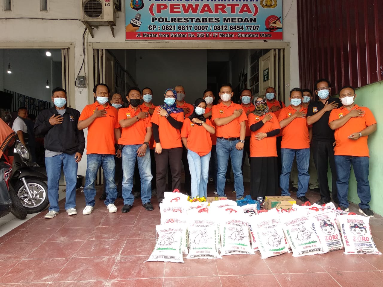 Masih Terdampak PPKM, Ketua Pewarta Kembali Bagikan Sembako kepada Wartawan