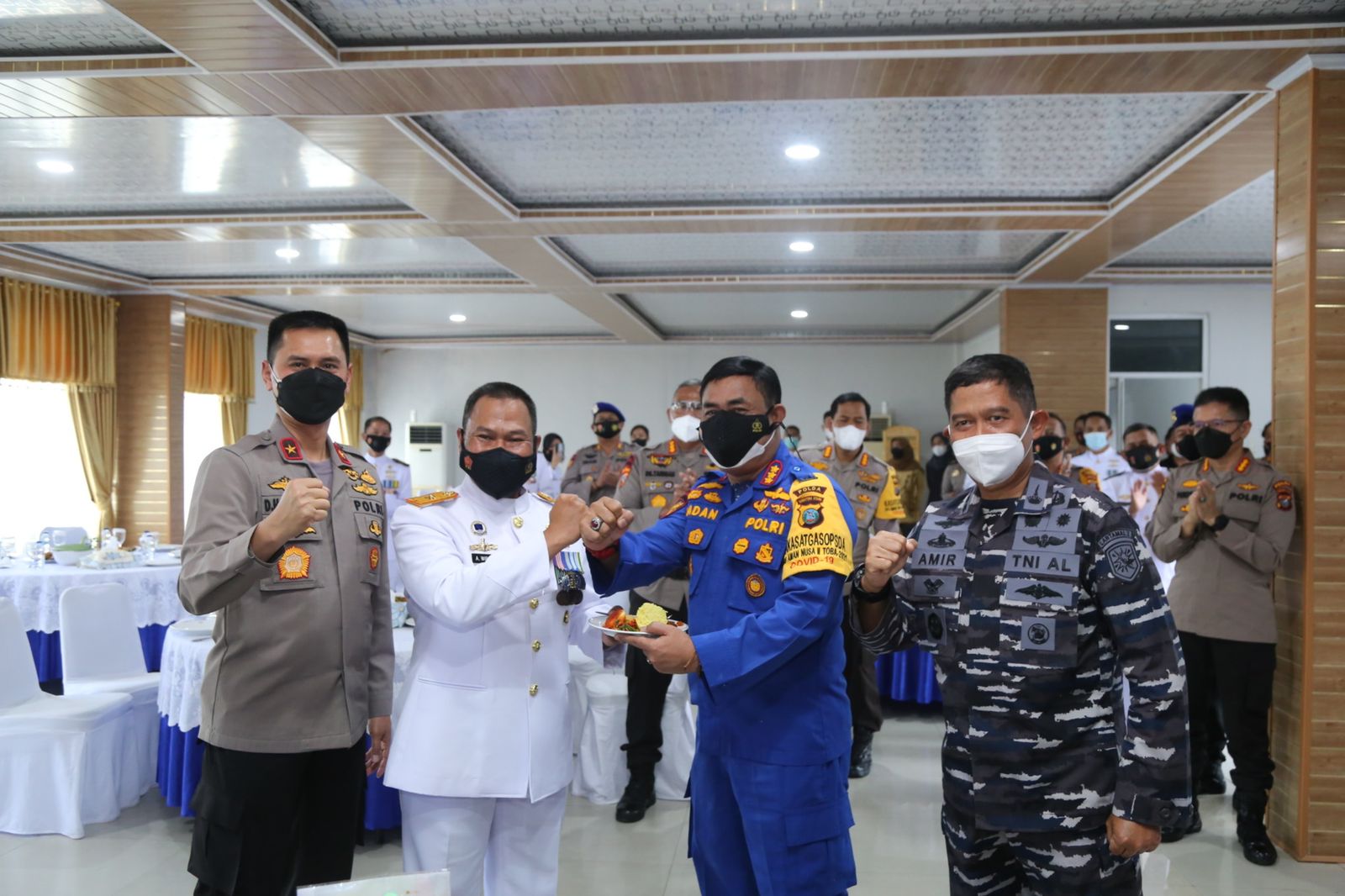 Waka Polda Sumut Berikan Suprise di Hari Jadi TNI AL ke 76