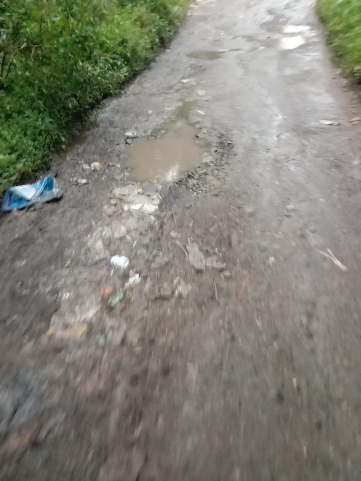 Jalan Simpang Tambangan Kupak-Kapik, Warga Minta Bupati Madina Perbaiki