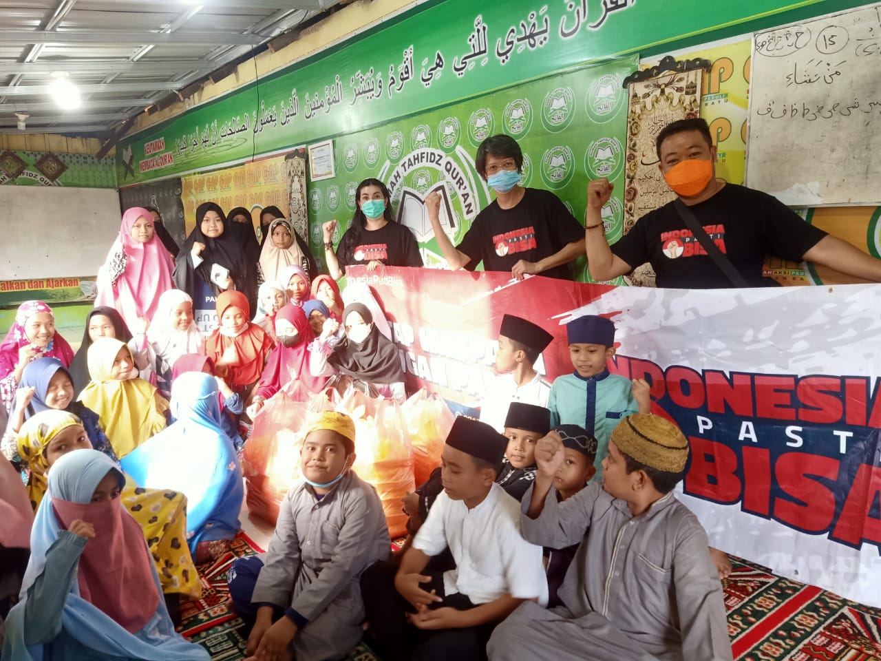 Gerakan INDONESIAPASTIBISA Bagi Masker dan Nasi Kotak Gratis di LabuhanbatuÂ 