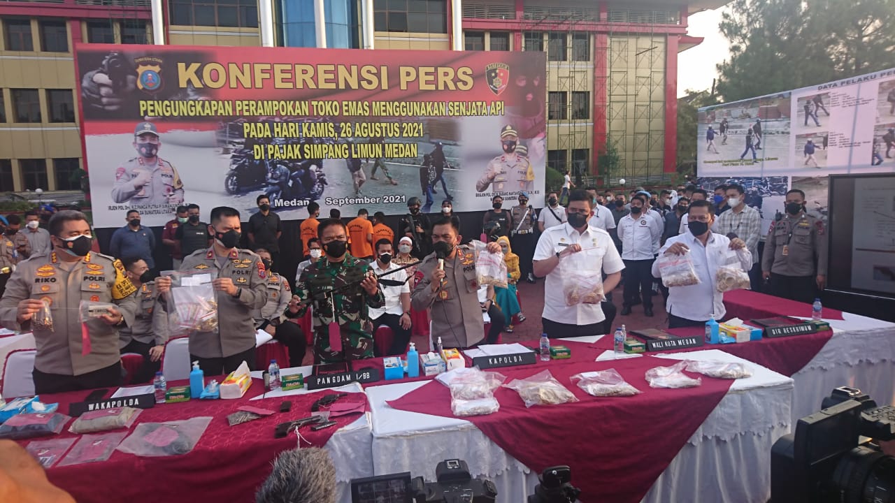 Polda Sumut Tangkap 5 Pelaku  Perampok Toko Emas Simp Limun 1 Org Tewas Ditembak dan 4 Org Diberi Tindakan Tegas terukur
