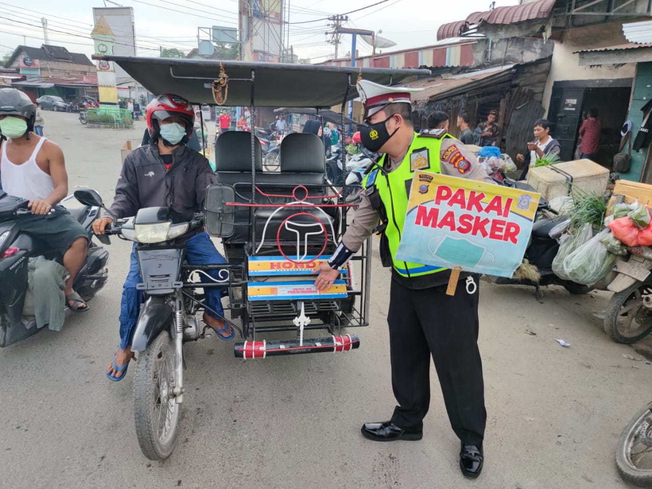 Sat Lantas Polres Tanjung Balai Mensosialisasikan Pengunaan Masker