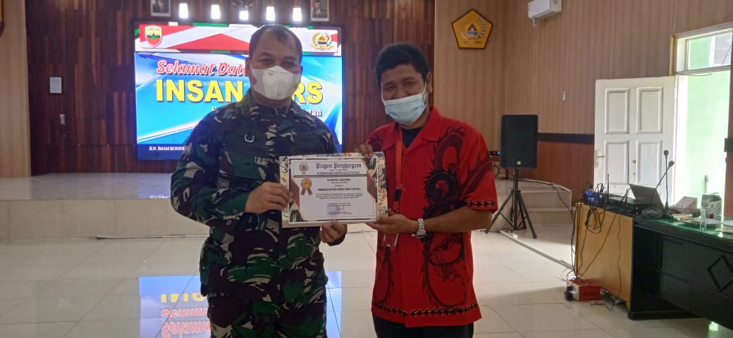 Jurnalis SUMUT24 Dapat Piagam Penghargaan dari Dandim Tapsel Letkol Rooy Chandra Sihombing