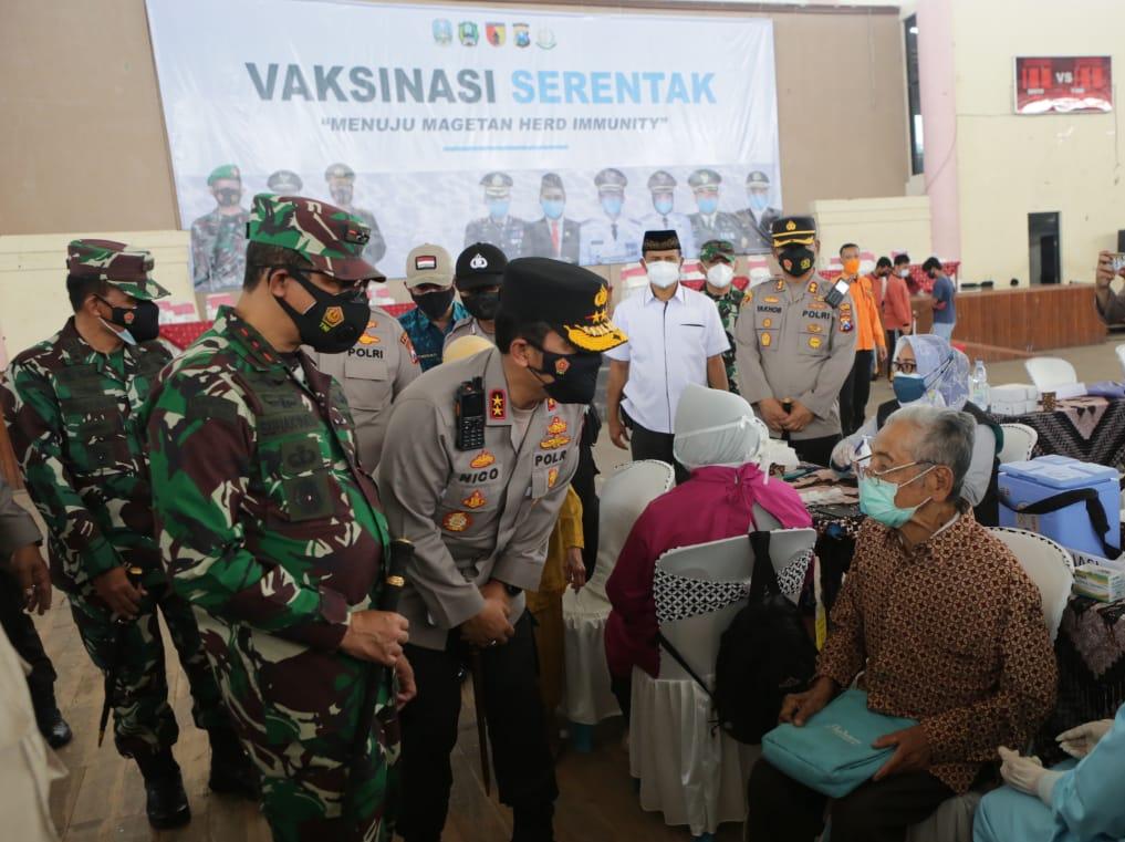 Forkopimda Jatim Sasar Vaksinasi Lansia di Magetan
