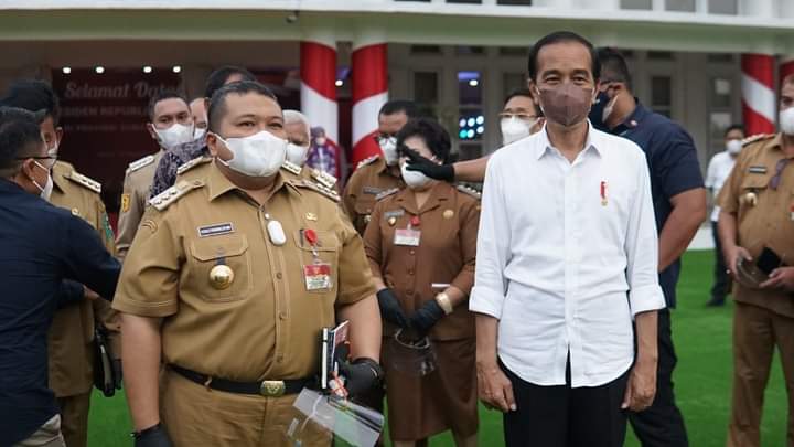 BUPATI TAPSEL HADIRI PERTEMUAN BERSAMA PRESIDEN RI DI AULA RUMDIS GUBSU