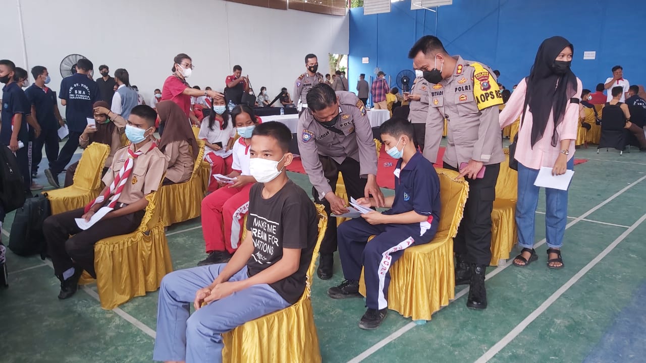 Kapolres Tanjung Balai Tinjau Pelaksanaan Vaksinasi Covid-19 Hari Ke 2 untuk Tingkat Pelajar se Kota Tanjung Balai