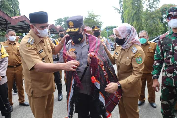 BUPATI-WABUP MADINA MENYAMBUT KEDATANGAN KAPOLDASU Irjen,Pol,Drs PANCA PUTRA SIMANJUNTAK,M.Si,TINJAU KEGIATAN VAKSINASI